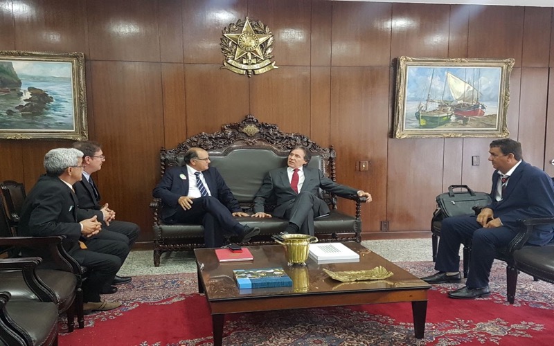 Prefeitos de Jaguaretama e Jaguaruana apresentam projetos para Eunício