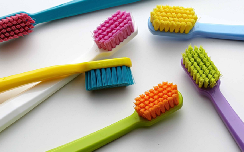Escovas de dente ultramacias são mesmo a melhor opção?
