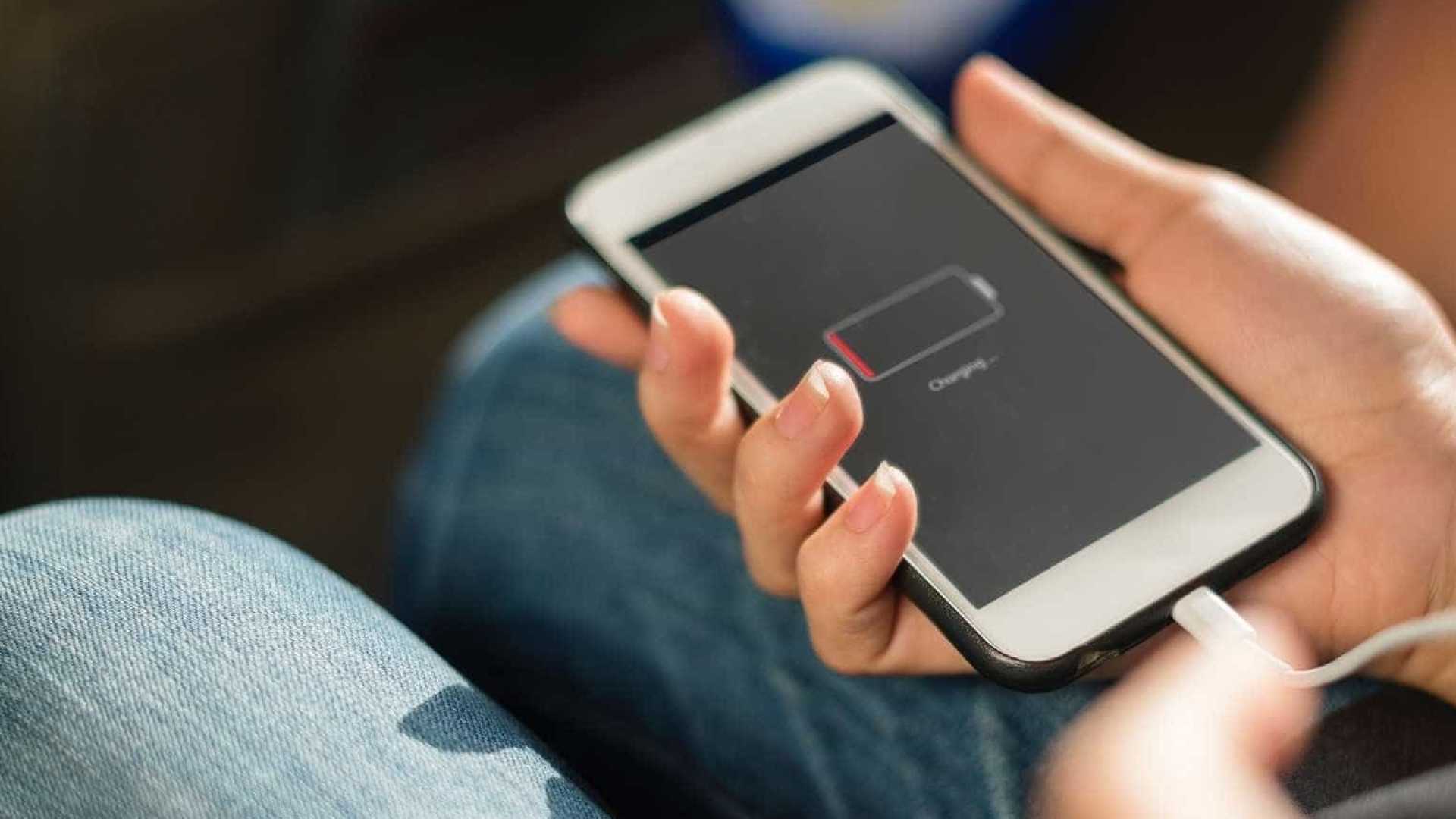 Confira erros mais comuns na hora de carregar o celular