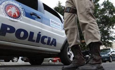 Travesti de 17 anos é encontrada morta em estrada de Porto Seguro, no sul da Bahia