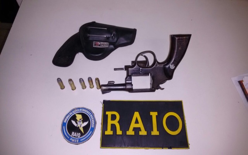 BPRaio prende homem acusado de posse ilegal de arma no Sítio Arassas em Barbalha-CE