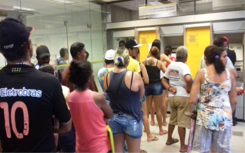 Jardim. Bancos sem dinheiro causam transtornos