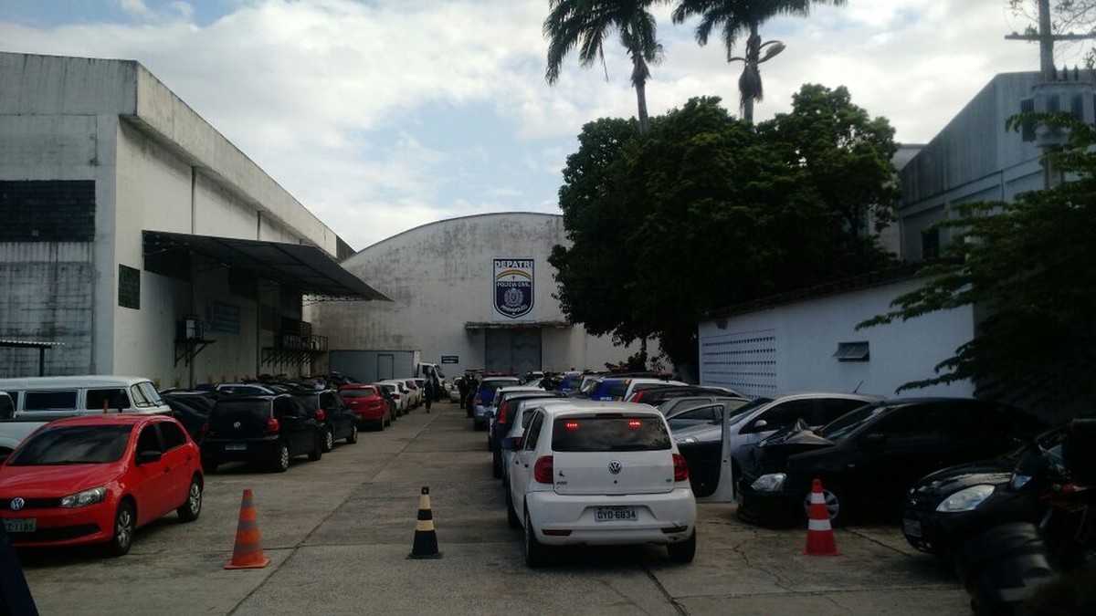 Ordens para homicídios e tráfico partiam de presídios até de fora de Pernambuco, diz polícia
