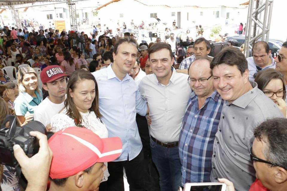Fernando Santana participa da solenidade de entrega do Conjunto habitacional de Crato/CE