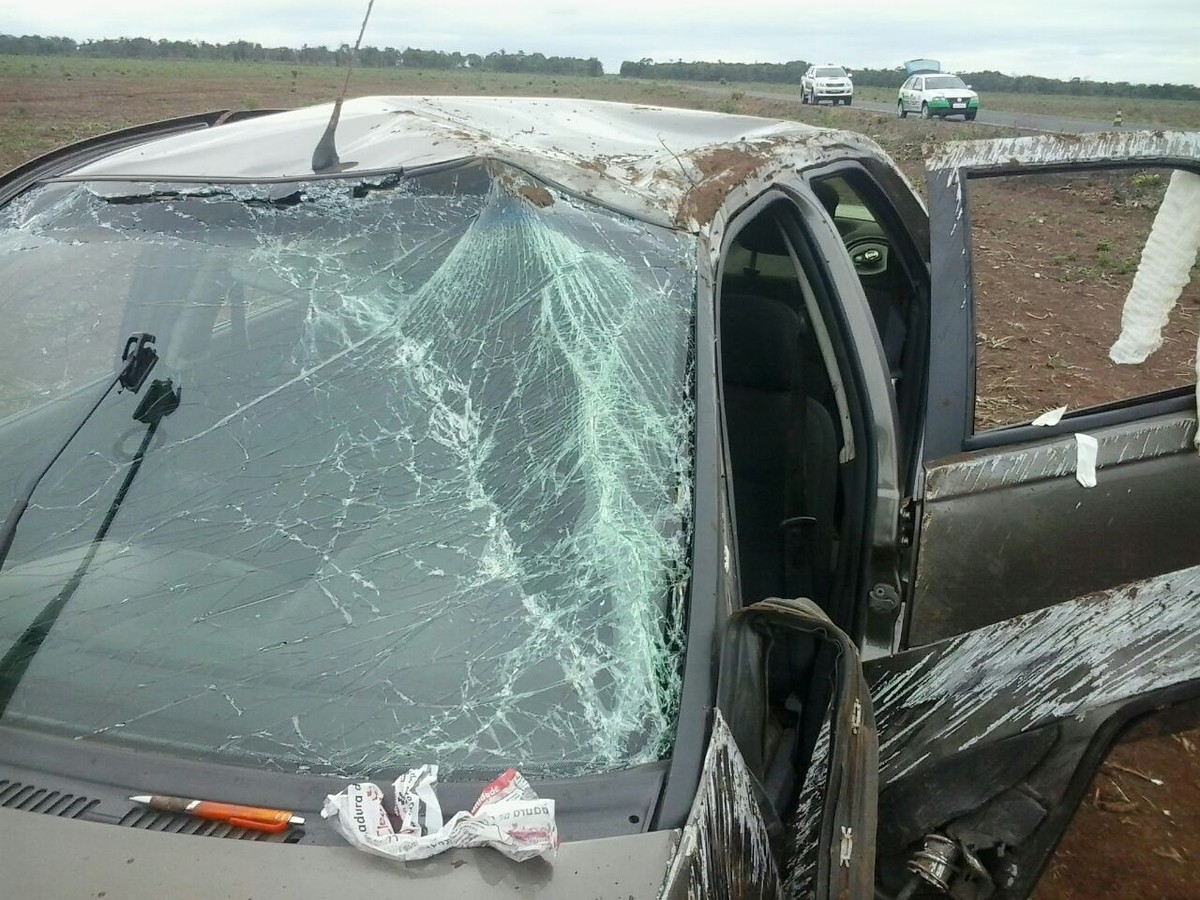 Pai e mãe morrem e filhas ficam feridas após acidente em estada no Piauí