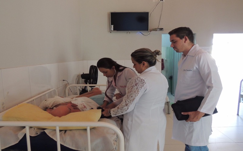 Idosos do abrigo Nossa Senhora das Dores recebem equipes de profissionais voluntários da Estácio FMJ e alunos