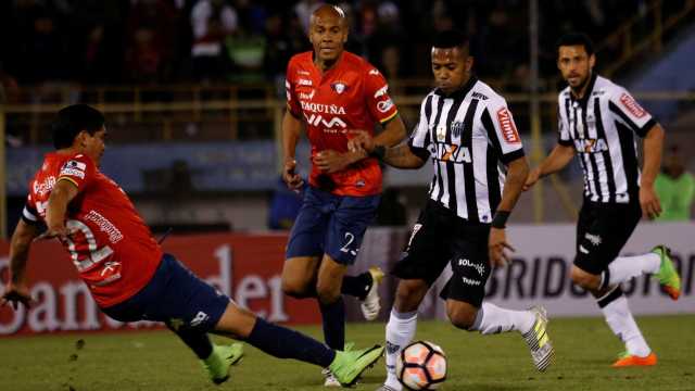 Atlético-MG economiza quase R$ 30 mi com saídas de Fred e Robinho