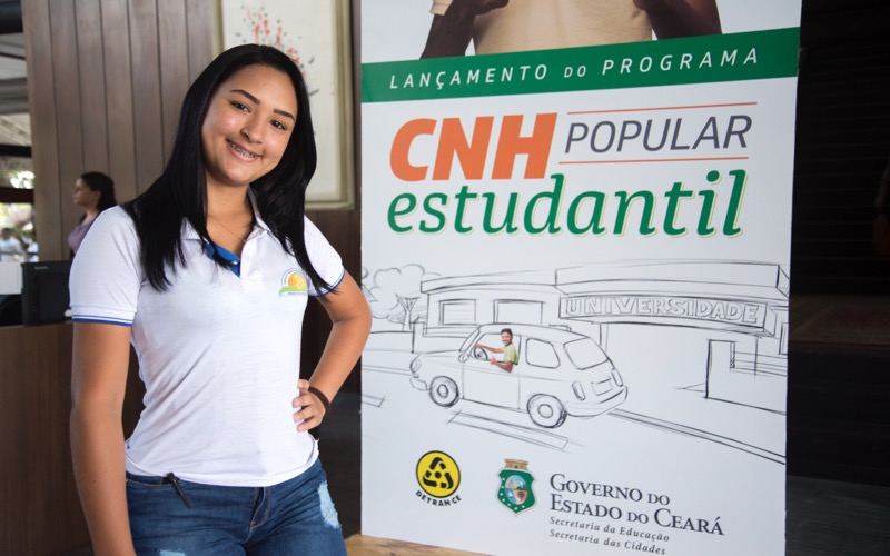 Governo do Ceará lança CNH Popular Estudantil e beneficia 8 mil estudantes