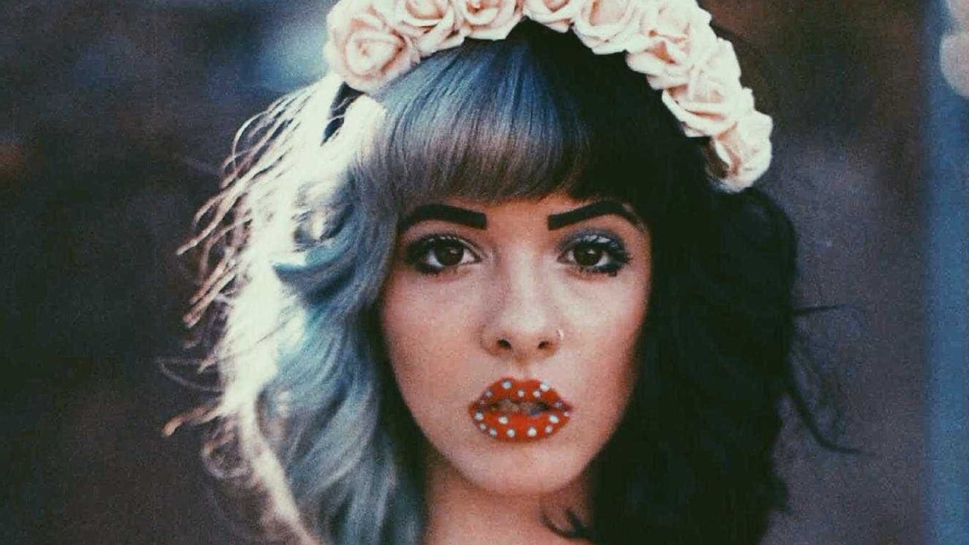 Cantora Melanie Martinez é acusada de estuprar a ex-melhor amiga
