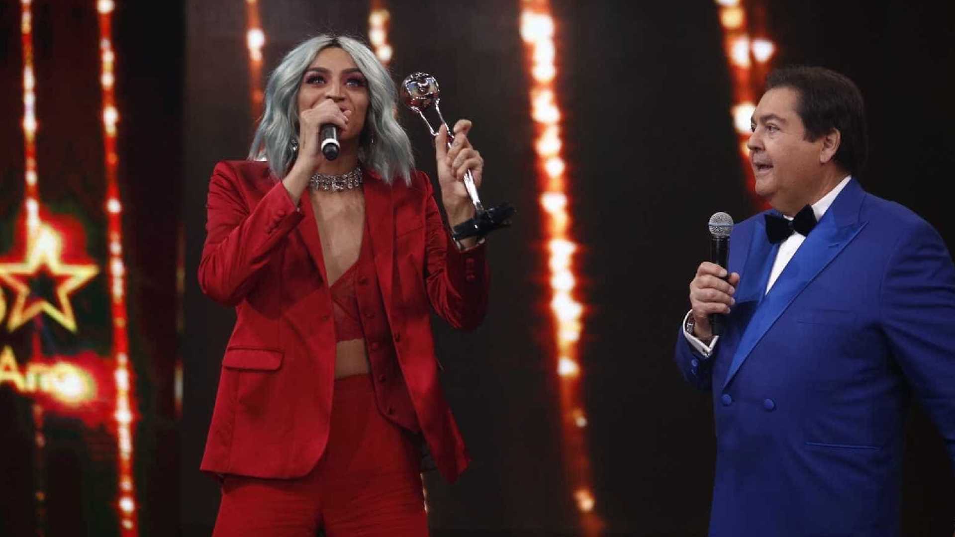 Faustão erra novamente nome de Pabllo Vittar em premiação