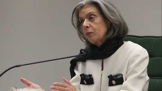 Ministra do STF responde a preso durante visita a penitenciária