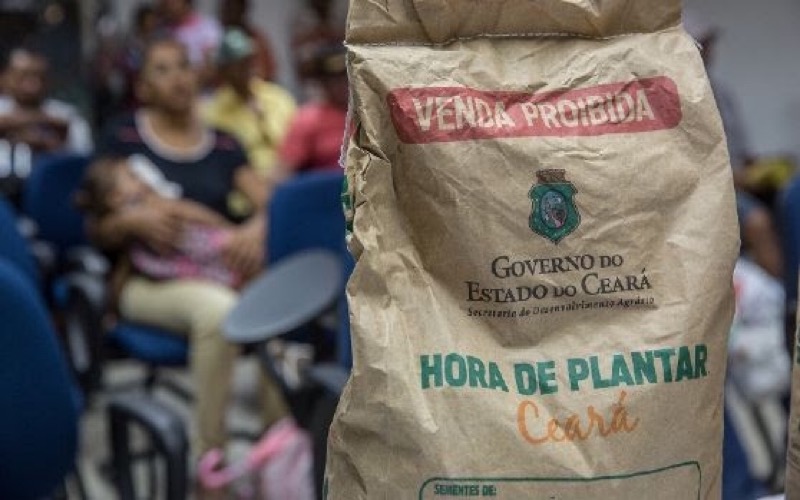 Agricultores de Juazeiro do Norte recebem 9 toneladas de sementes do Hora de Plantar