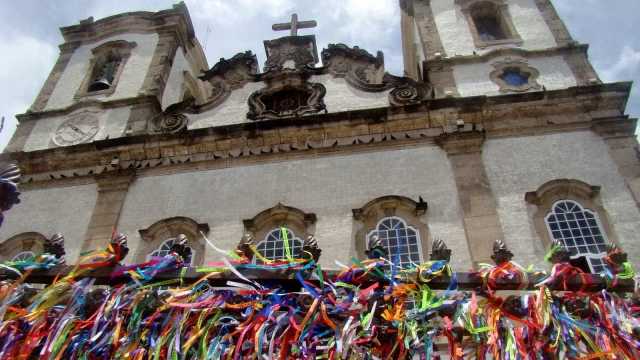 Lavagem do Bonfim reúne multidão de baianos e turistas nesta quinta