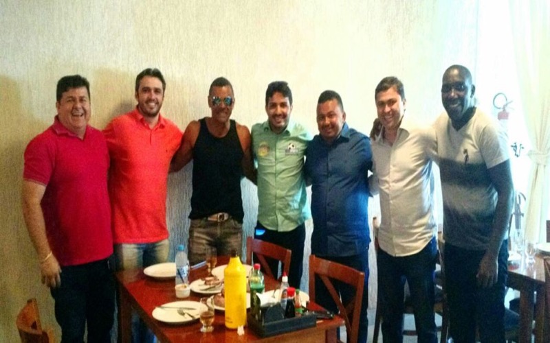 ROSENBERG DE FREITAS ALMOÇOU COM COMITIVA NO MÃO DE VACA