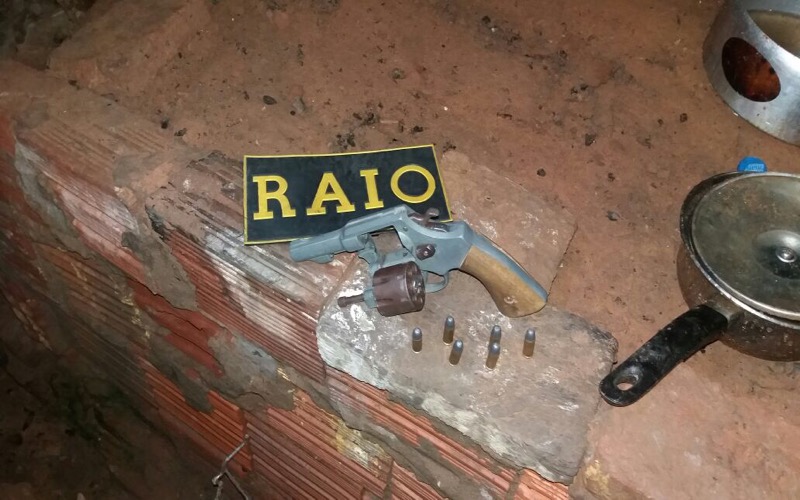 Homem é preso pelo BPRAIO com revólver calibre 32 no centro de Missão Velha-CE