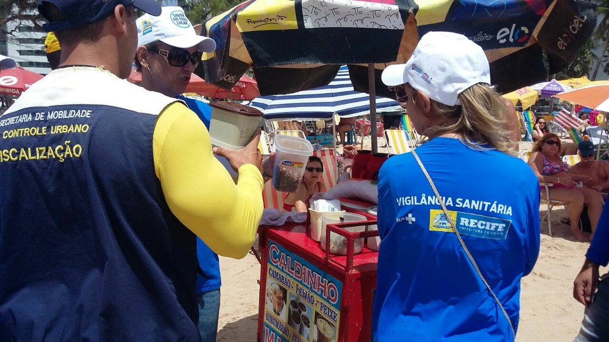 Vigilância Sanitária fiscaliza alimentos vendidos nas praias do Recife