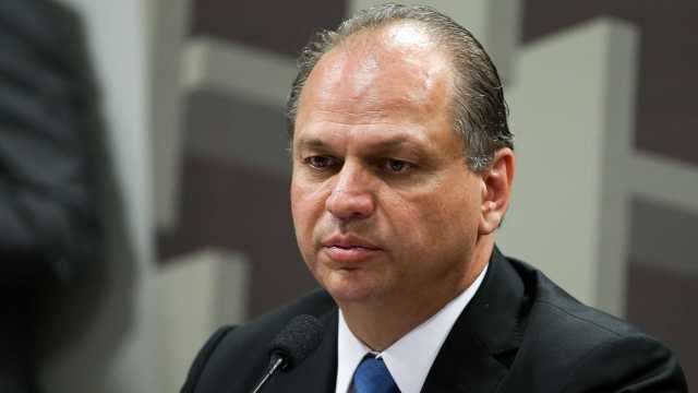 Ministro da Saúde anuncia que também deixará cargo para reeleição