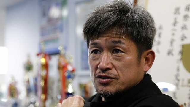 Ex-Santos, atacante de 50 anos renova contrato com time japonês