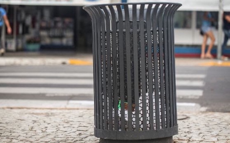 Novas lixeiras começam a ser instaladas em Juazeiro do Norte