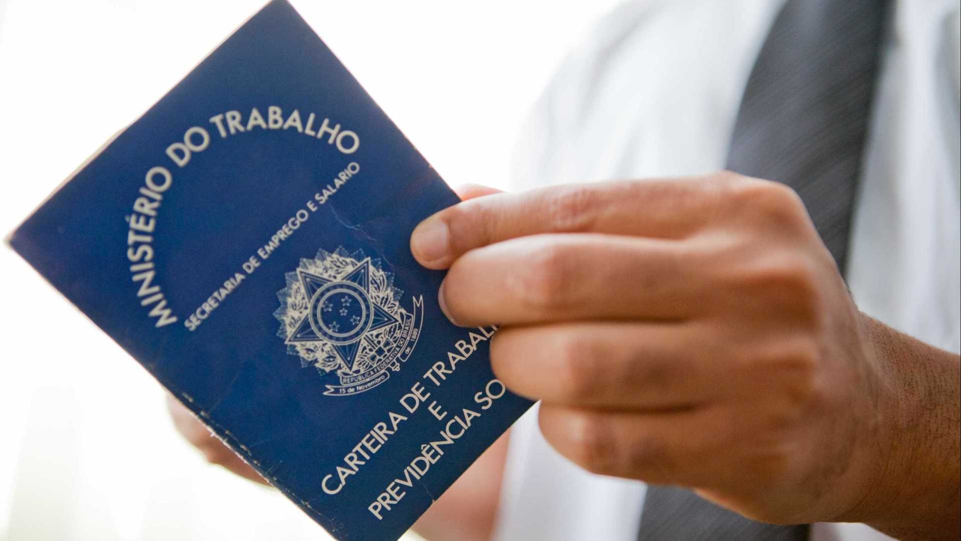 Desemprego encerra 2017 em 12,7% em ano marcado pela informalidade