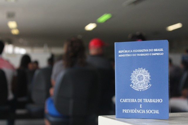 Confira as vagas de emprego desta sexta (26) no Sertão de PE