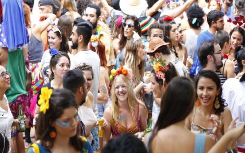 Carnaval supera o ano passado em crescimento nos setores