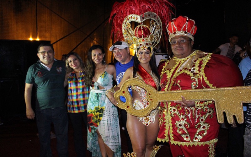 Abertura do Carnaval de Várzea Alegre teve alegria e chuva
