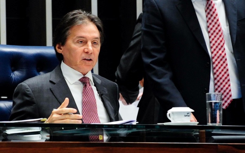 Projeto de Eunício, para instalar bloqueadores de celular em presídios, será votado nesta quarta