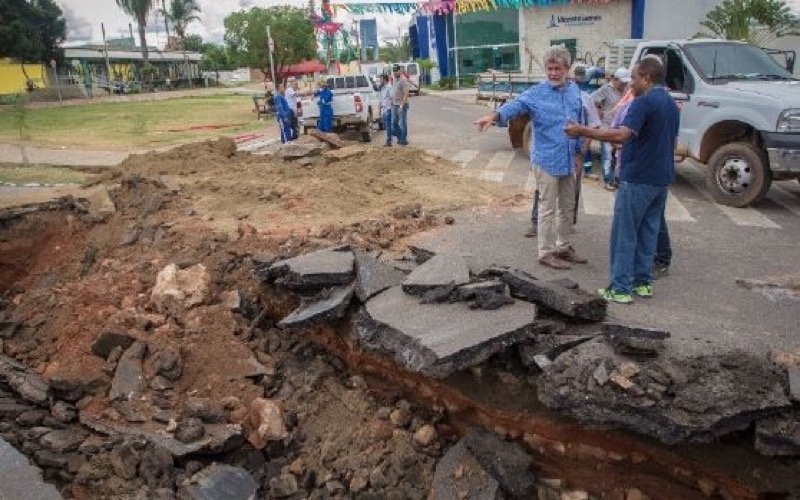 Prefeito Arnon Bezerra visita áreas afetadas pelas chuvas e garante continuidade da força-tarefa