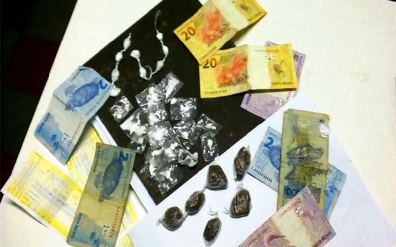 Combate ao tráfico: Mais drogas são apreendidas em Assaré-CE e mulher tenta fugir de polícia com mais de 20 papelotes de cocaína