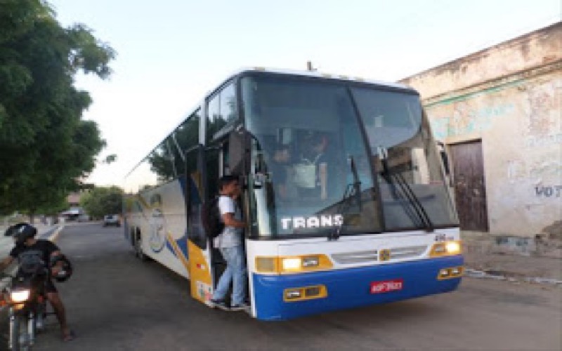 Reação. Prefeito de Aurora cobra qualidade da empresa que transporta universitários