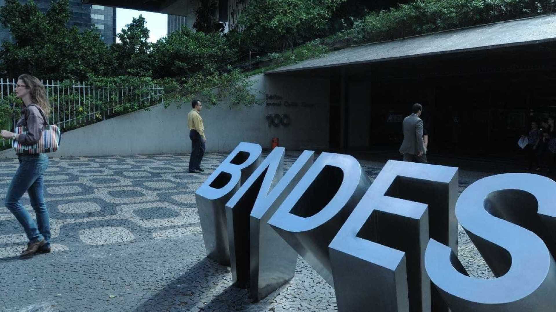 Diretores do BNDES ganham mais de R$ 100 mil por mês
