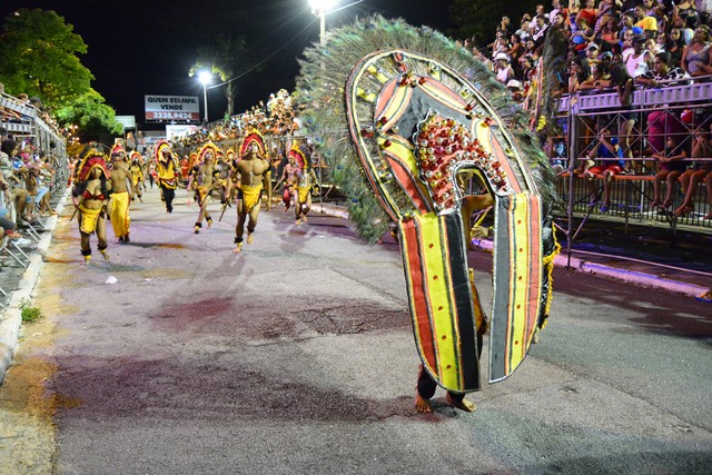 Desfiles de escolas de samba começam no Carnaval Tradição de João Pessoa