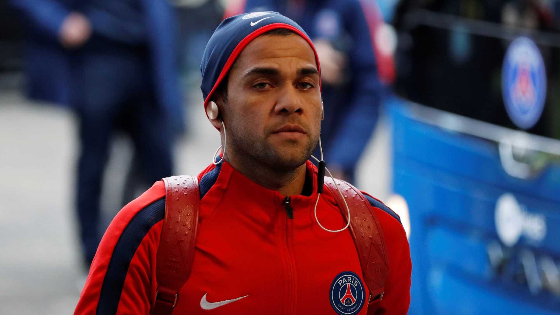 Dani Alves: ‘Está chegando a hora de separar os homens dos meninos’