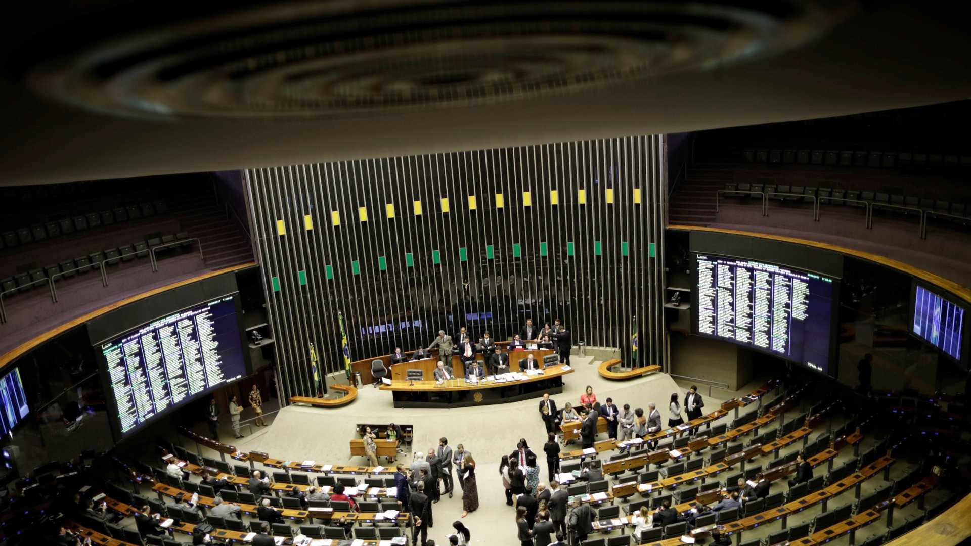 Líder do governo diz que ideia é poder votar reforma até dia 28