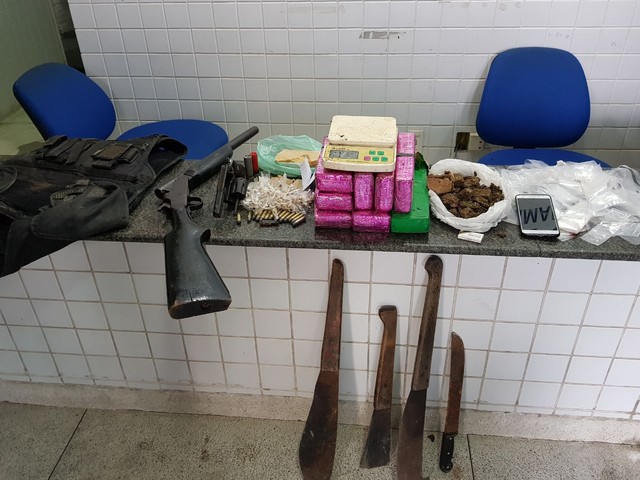 Suspeito morre e sete são presos após troca de tiros em operação da PM no Grande Recife