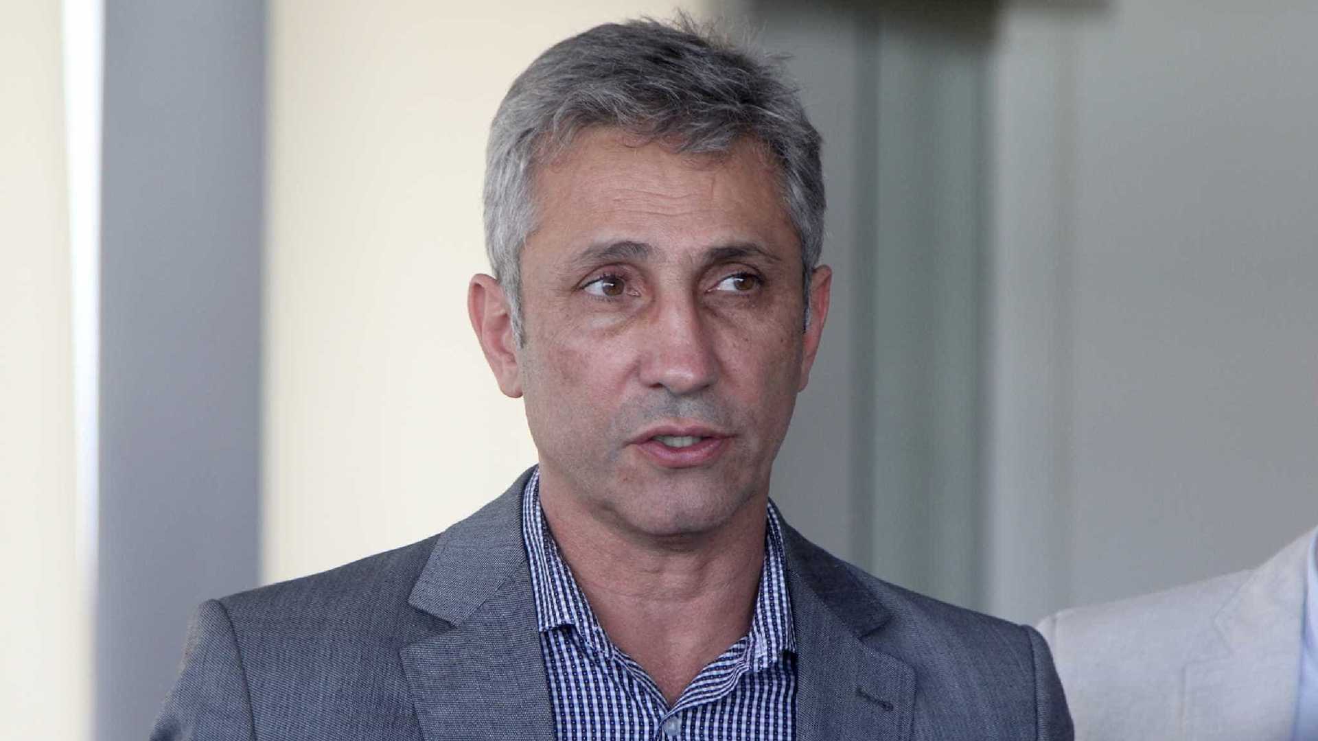 Eleito sem votos dos sócios, presidente quer mudar pleito no Vasco