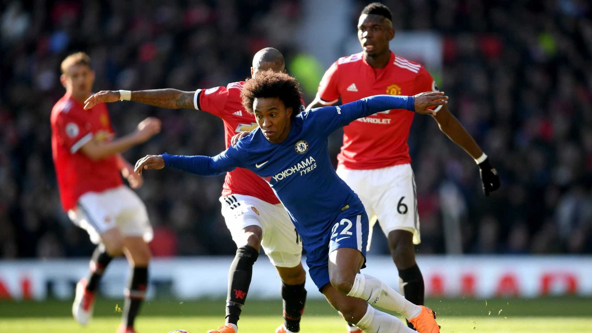 Willian volta a marcar, mas Manchester United vira para cima do Chelsea