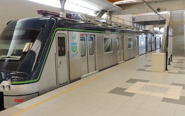 Metrô monta esquema especial para o desfile do Galo da Madrugada e espera transportar 430 mil foliões