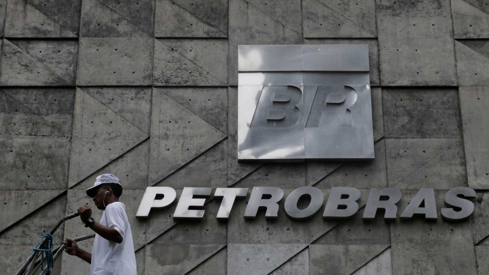 Rombo da Previdência em 2017 compraria a Petrobras
