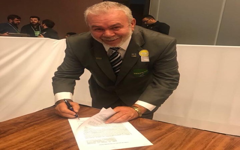 Prefeiro Afonso Domingos assina “Programa internet para todos” e Nova Olinda-CE deve receber a partir de maio