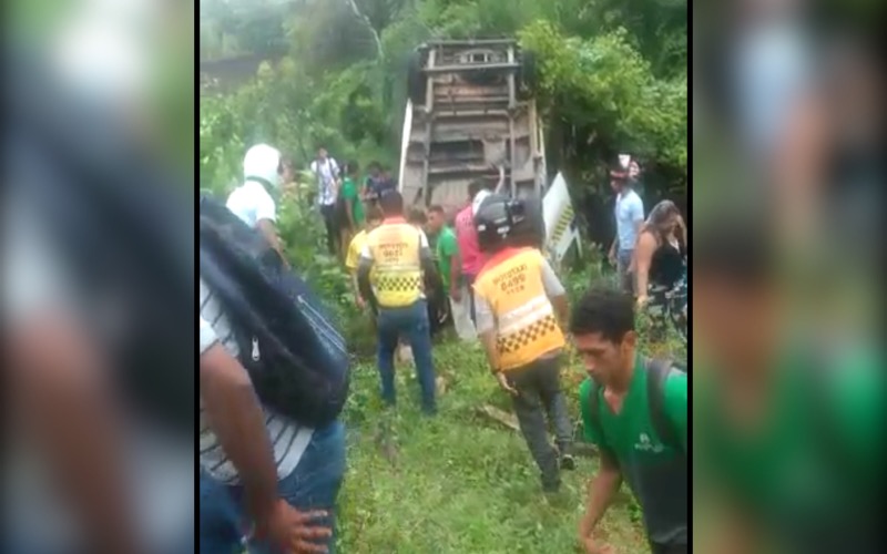 TOPIC de linha capota causando transtornos em Juazeiro do Norte-CE