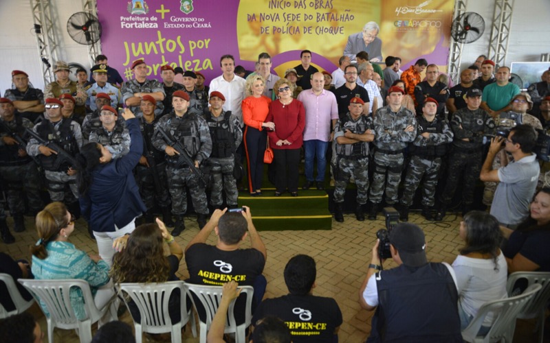 Governador assina ordem de serviço para construção de BPChoque na Praia do Futuro