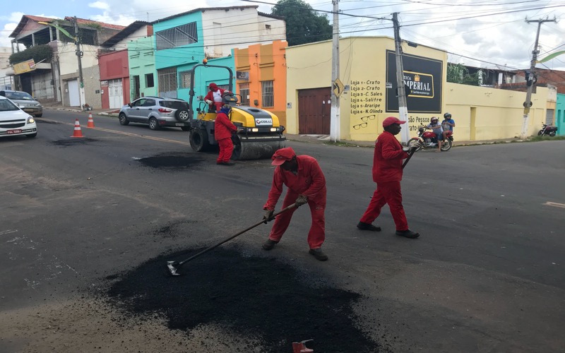 “Operação tapa buraco “ segue na cidade de Crato-CE