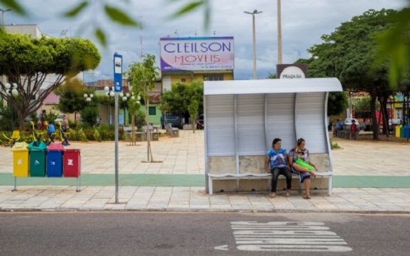 Novas paradas de ônibus são instaladas nas avenidas Padre Cícero e Castelo Branco