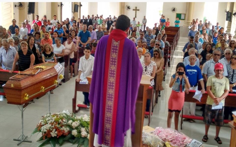 Familiares e amigos prestam homenagens e dão o último adeus ao sanfoneiro Zé de Manu