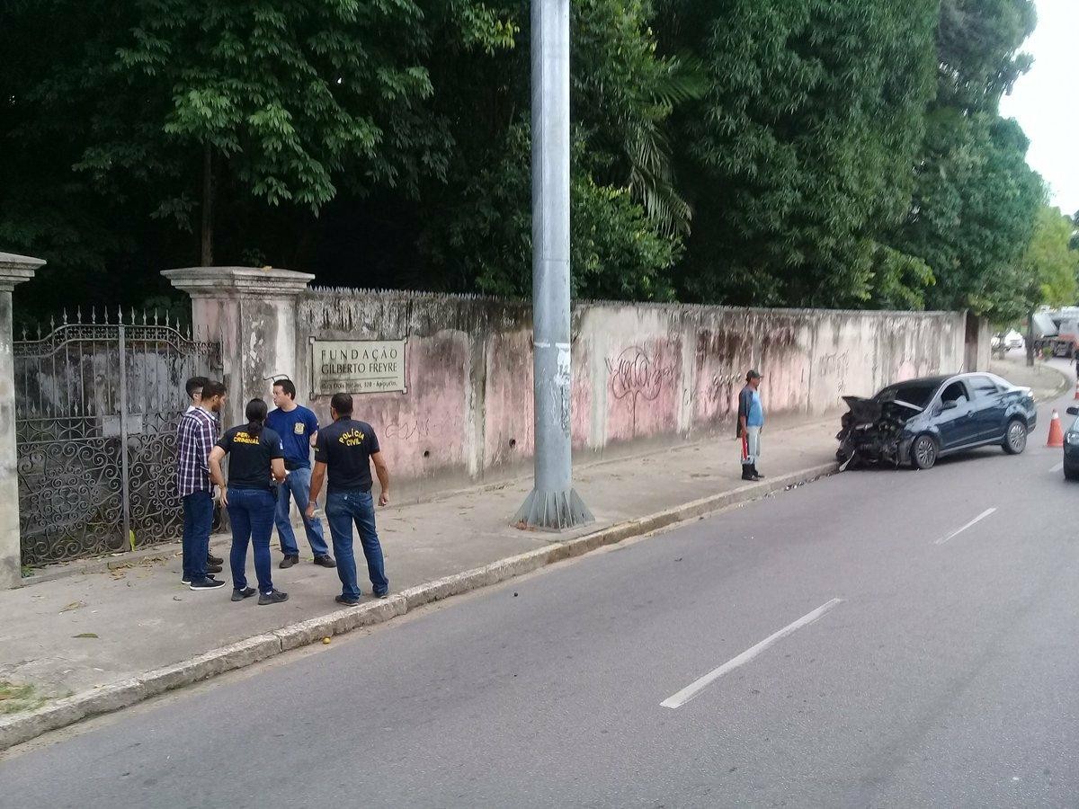 Acidente dois carros deixa um morto e feridos na Zona Norte do Recife