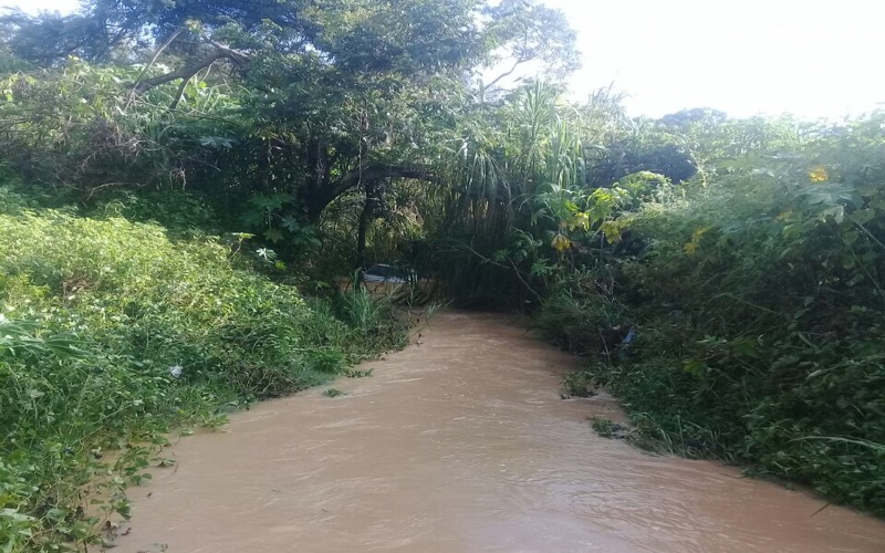 Homem morre ao insistir passar em ponte e carro ser arrastado pela correnteza em Barbalha-CE