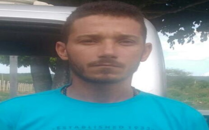 Menor de idade é baleado na boca em Várzea Alegre e homem acusado de 12 crimes é preso após ameaçar espancar mãe em Assaré-CE