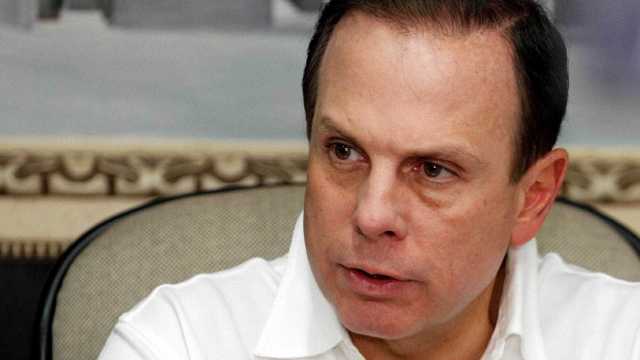 Vereador do PT processa Doria por viatura que fica na rua do prefeito